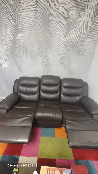 Vand canapea piele cu reclinere Borgia in stare foarte buna.